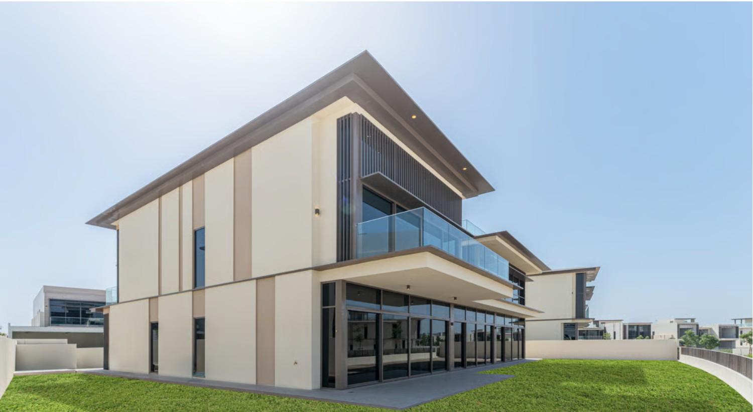 New Five-Bedroom Villa in Golf Place
