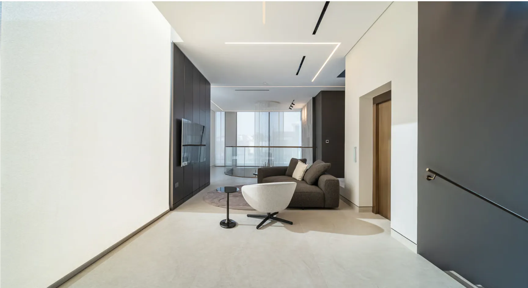 Exquisitely Designed Contemporary Villa