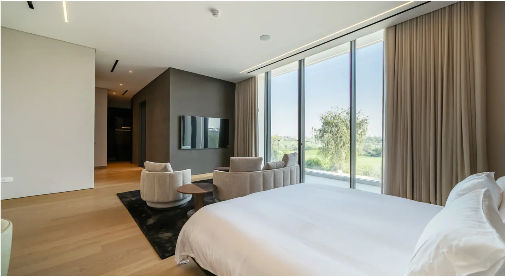 Exquisitely Designed Contemporary Villa