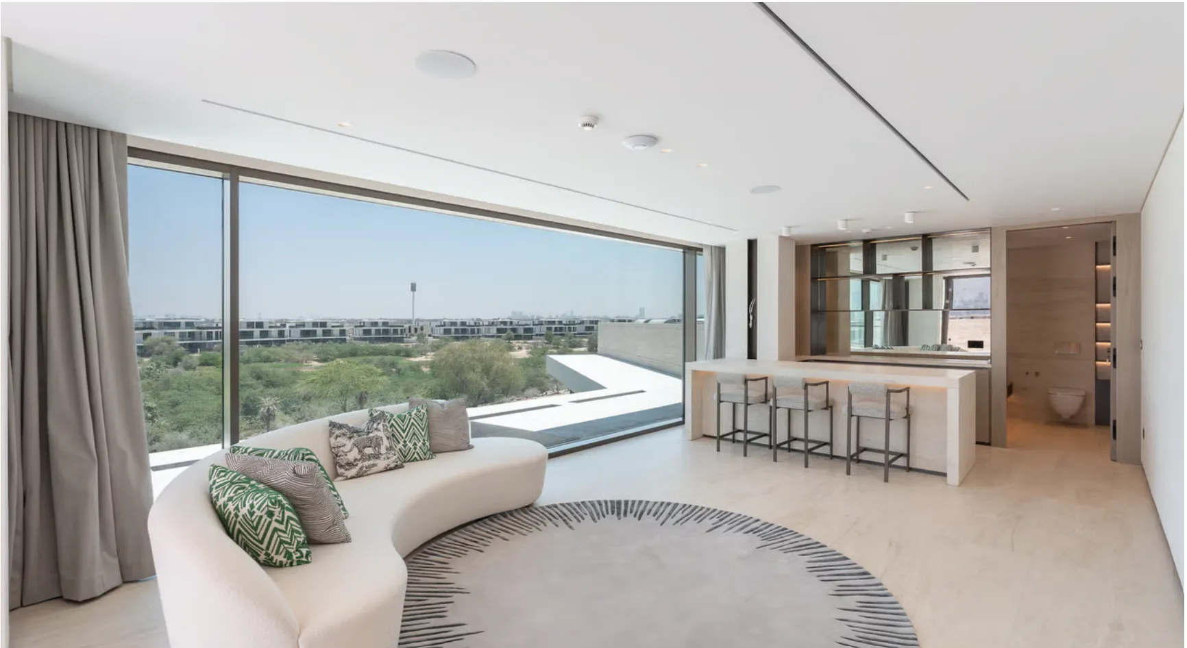 5BR Mansion in Emerald Hills