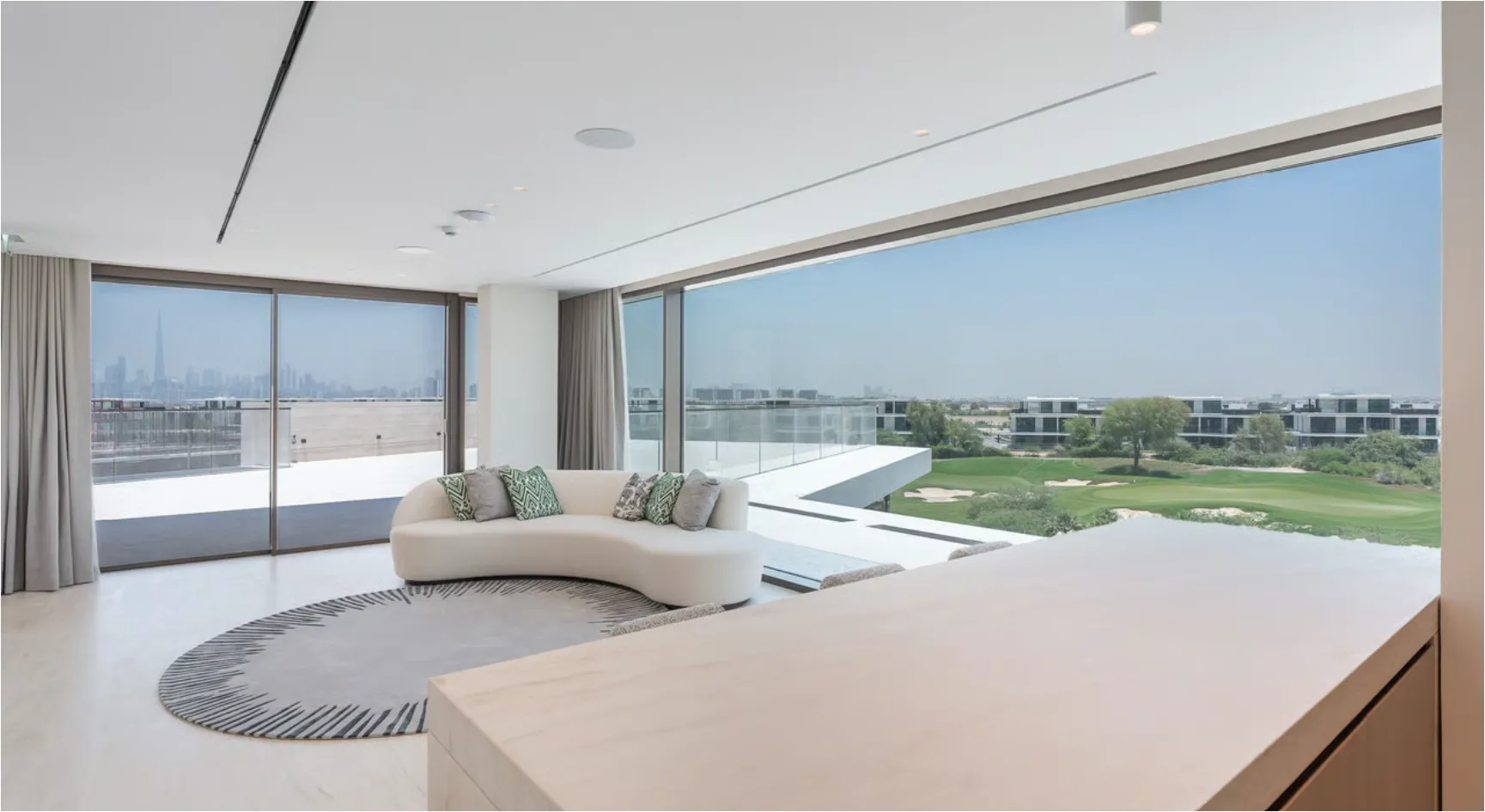 5BR Mansion in Emerald Hills