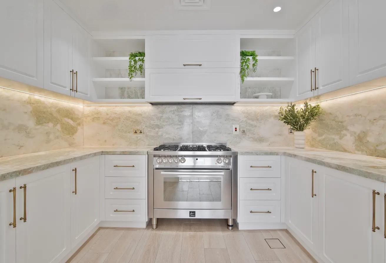 LUXURIOUSLY APPOINTED GRAND RESIDENCE