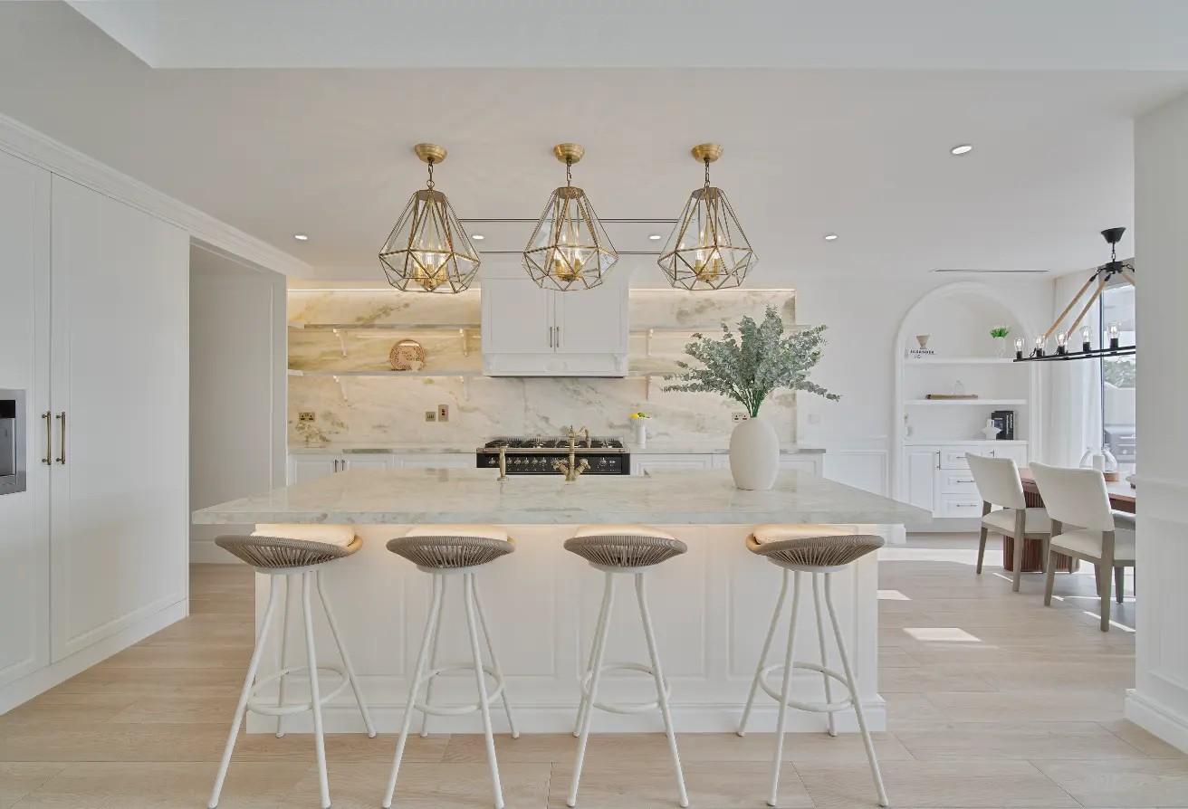 LUXURIOUSLY APPOINTED GRAND RESIDENCE