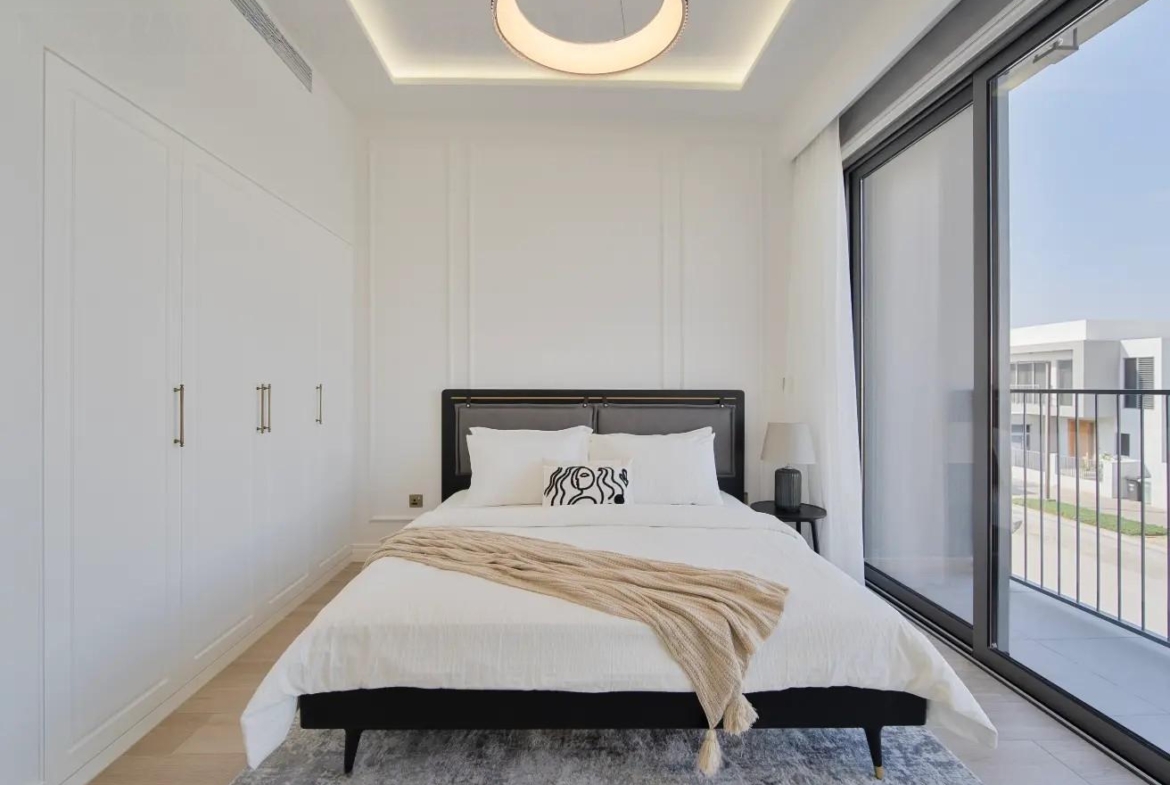 LUXURIOUSLY APPOINTED GRAND RESIDENCE