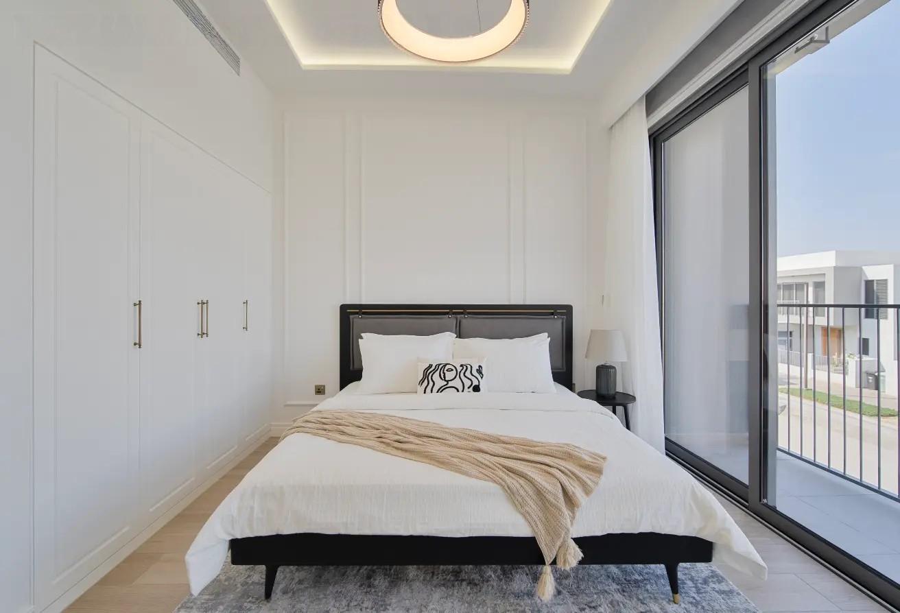 LUXURIOUSLY APPOINTED GRAND RESIDENCE