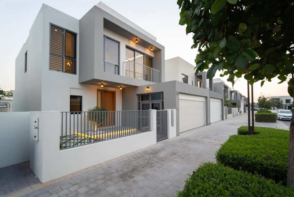 LUXURIOUSLY APPOINTED GRAND RESIDENCE