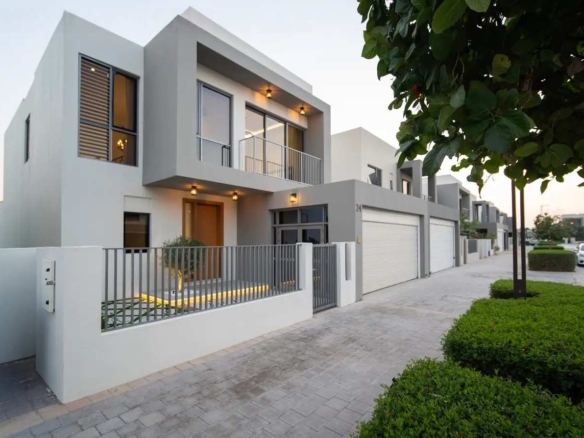 LUXURIOUSLY APPOINTED GRAND RESIDENCE