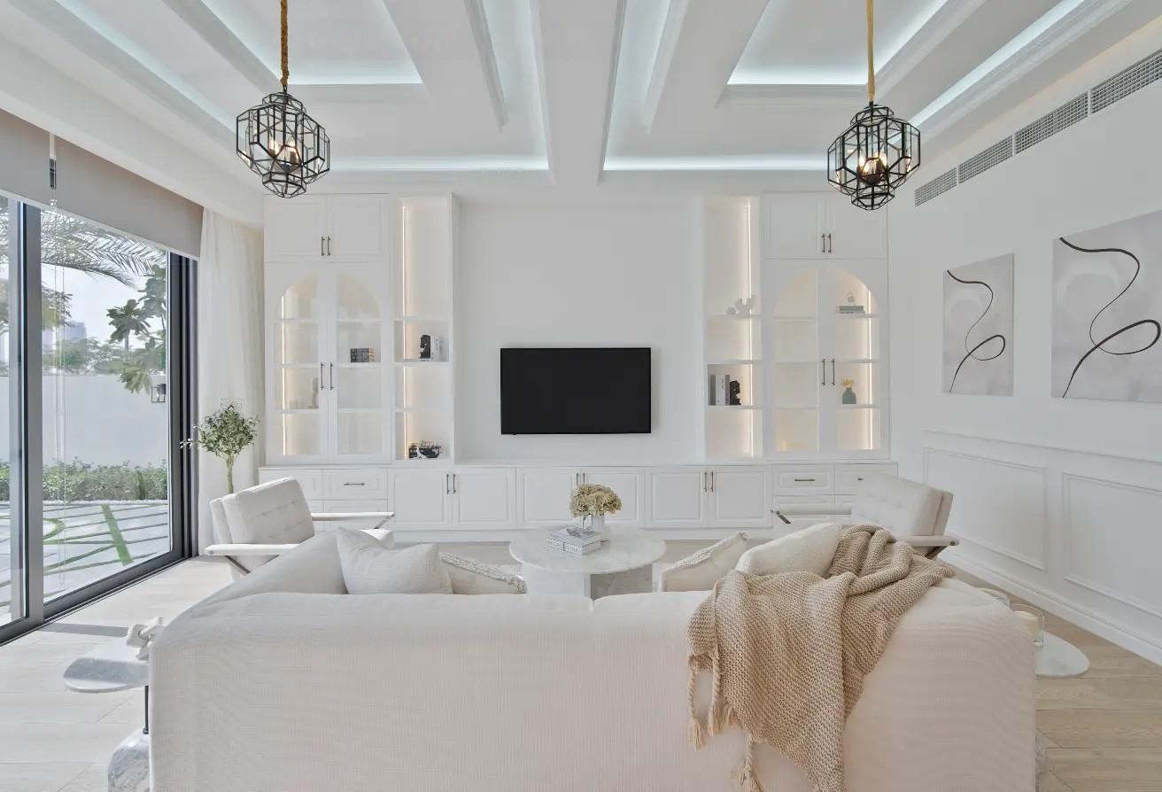 LUXURIOUSLY APPOINTED GRAND RESIDENCE
