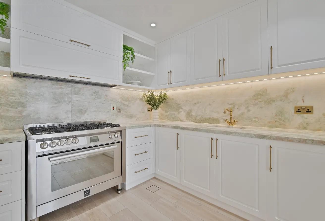 LUXURIOUSLY APPOINTED GRAND RESIDENCE