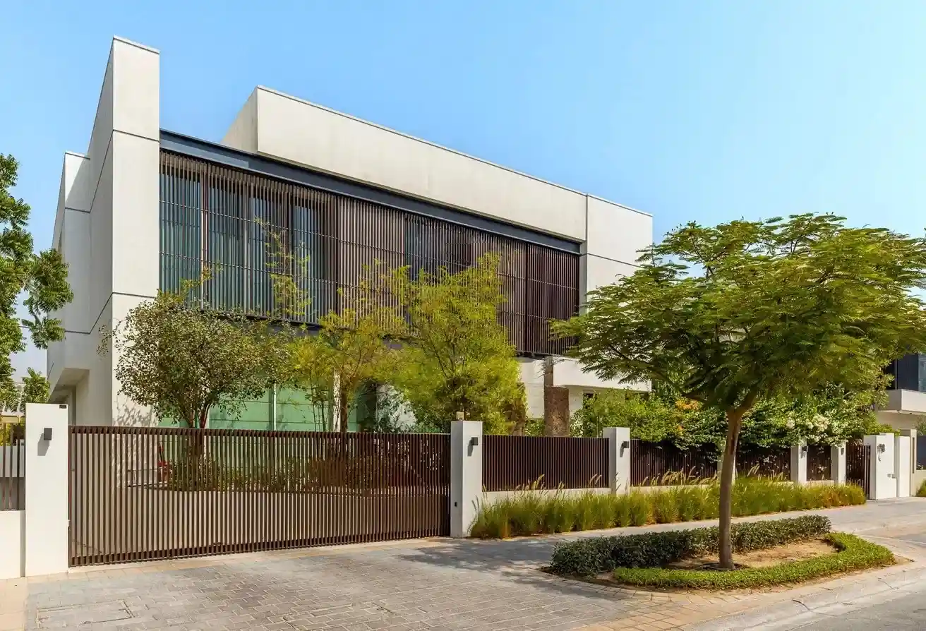 Luxury 6-bed villa in The Parkway