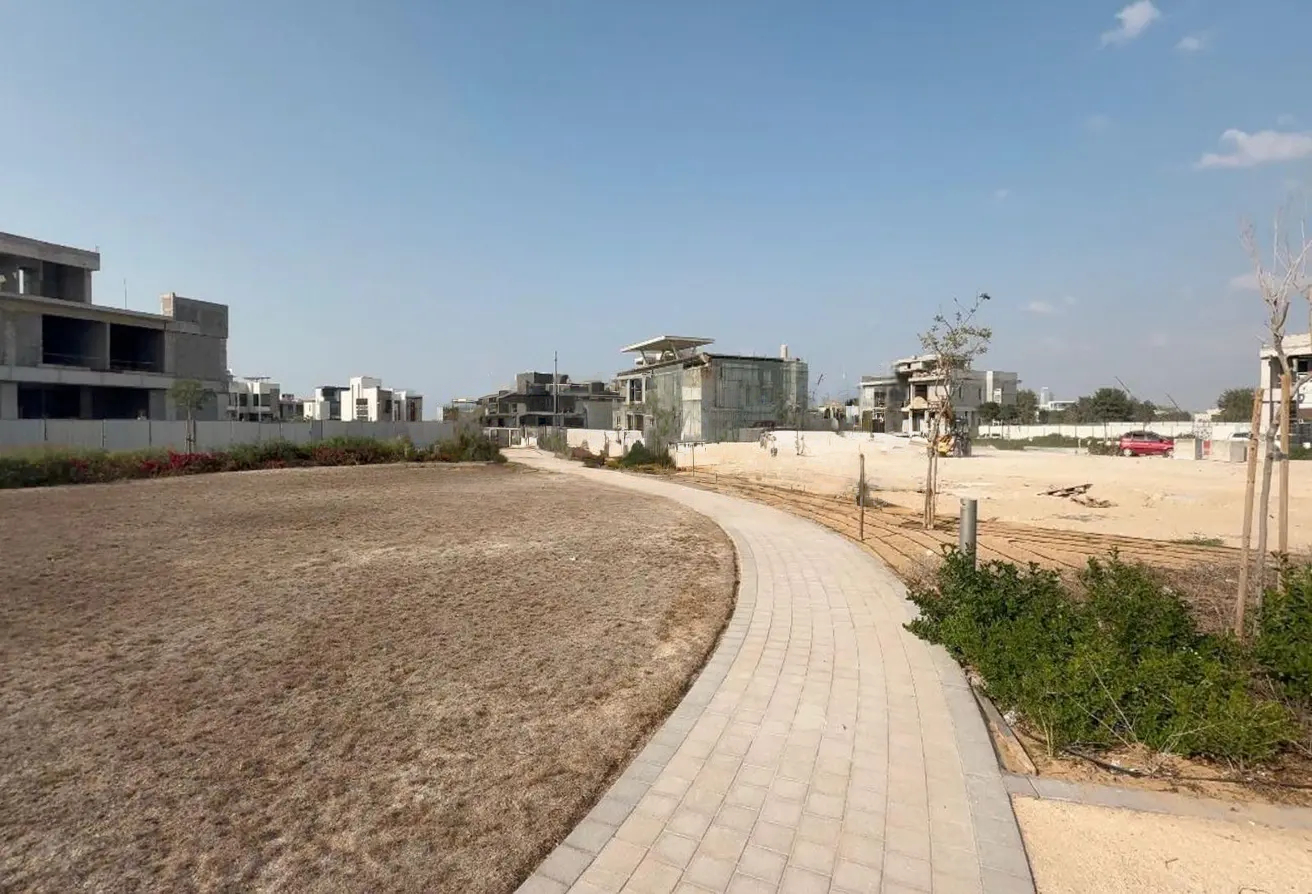Park and Golf View Mansion Corner Plot
