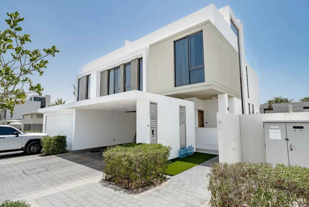 Pool Backing Vacant on Transfer 3 Bed
