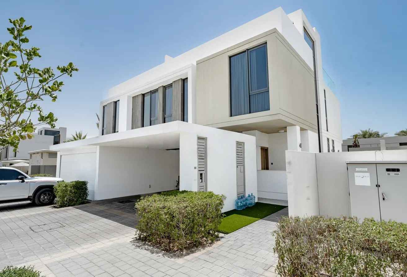 Pool Backing Vacant on Transfer 3 Bed