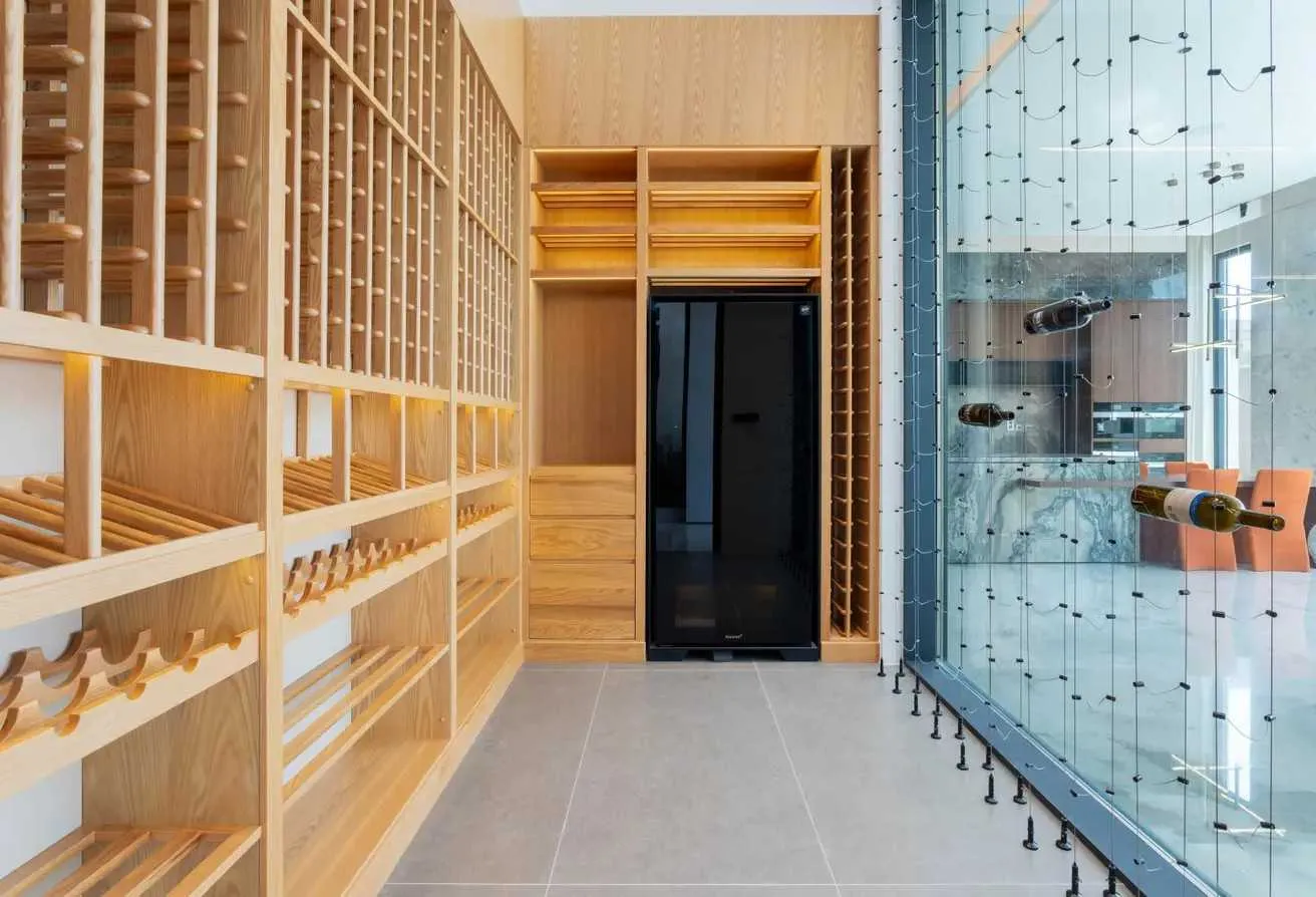 Ultra-Luxury 6-Bedroom Villa