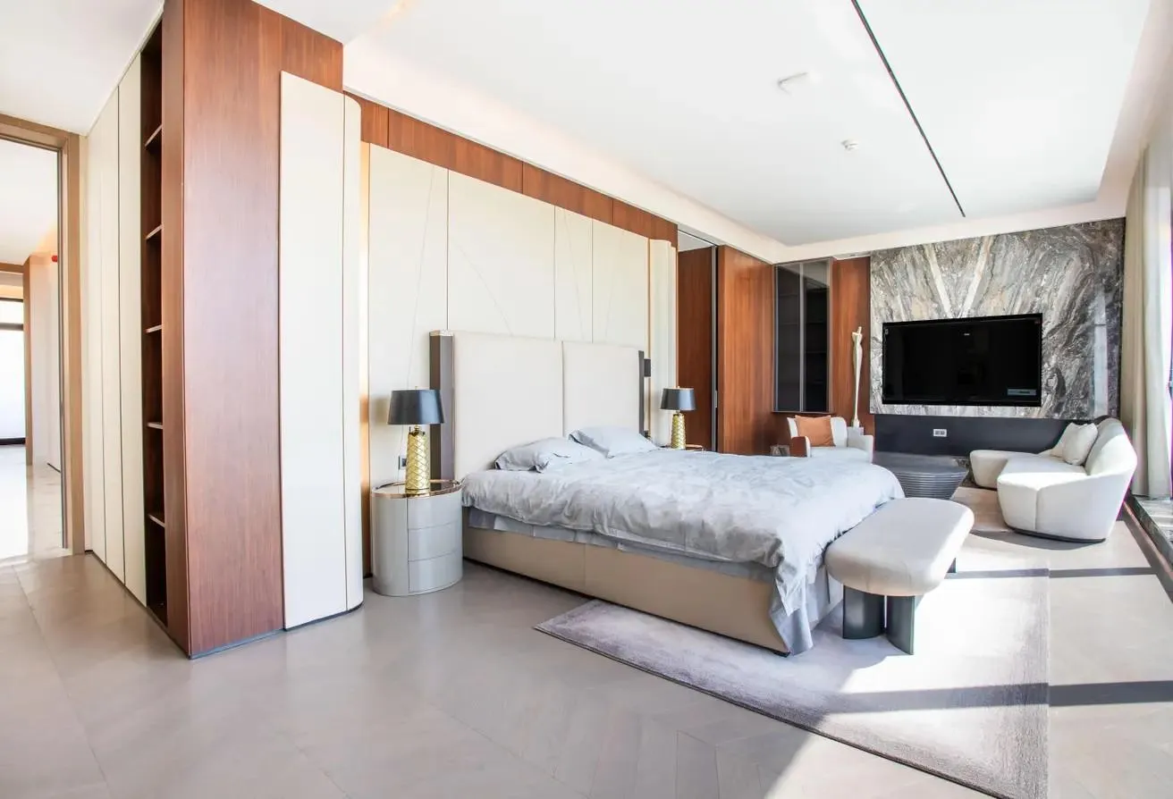 Ultra-Luxury 6-Bedroom Villa