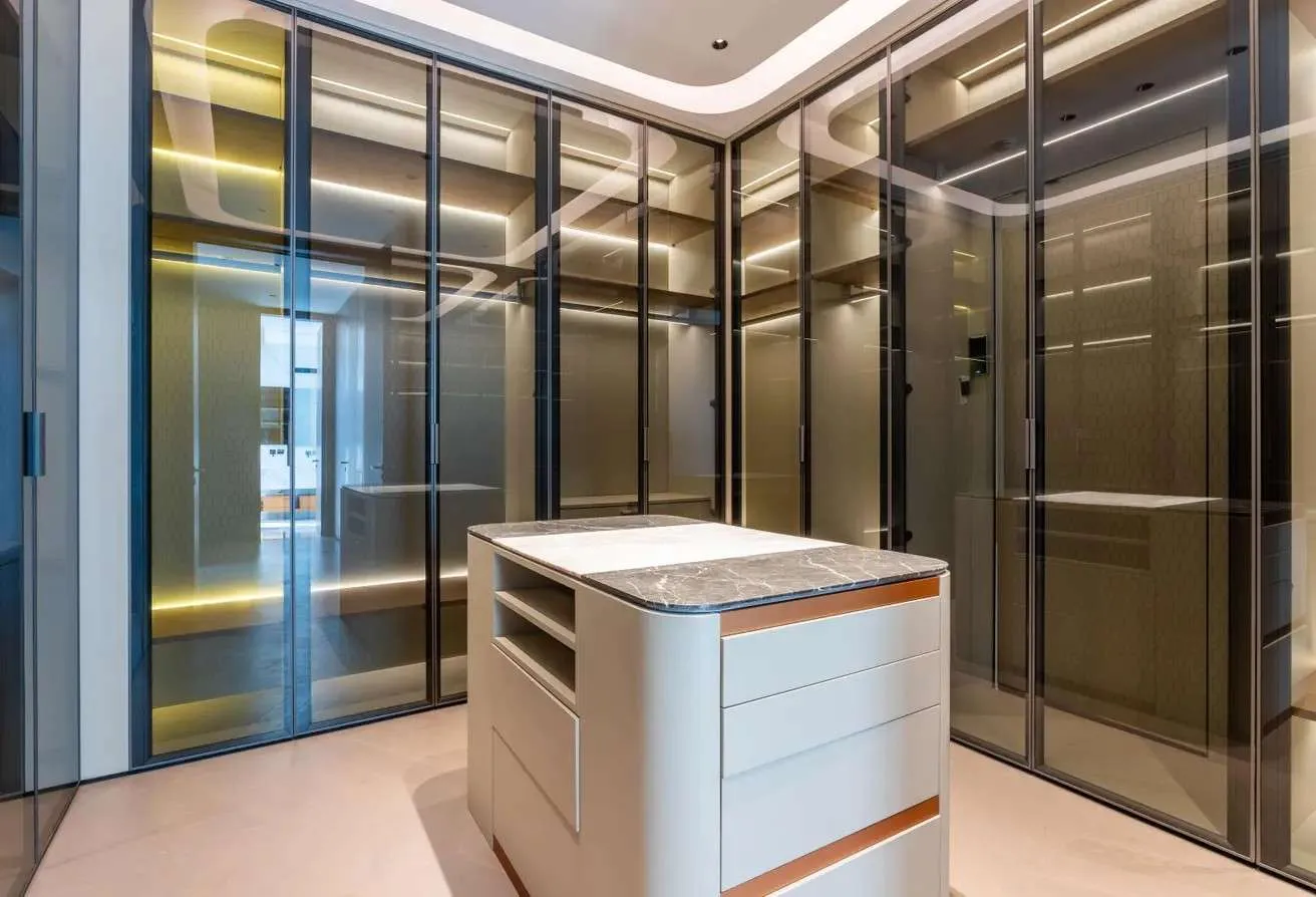 Ultra-Luxury 6-Bedroom Villa