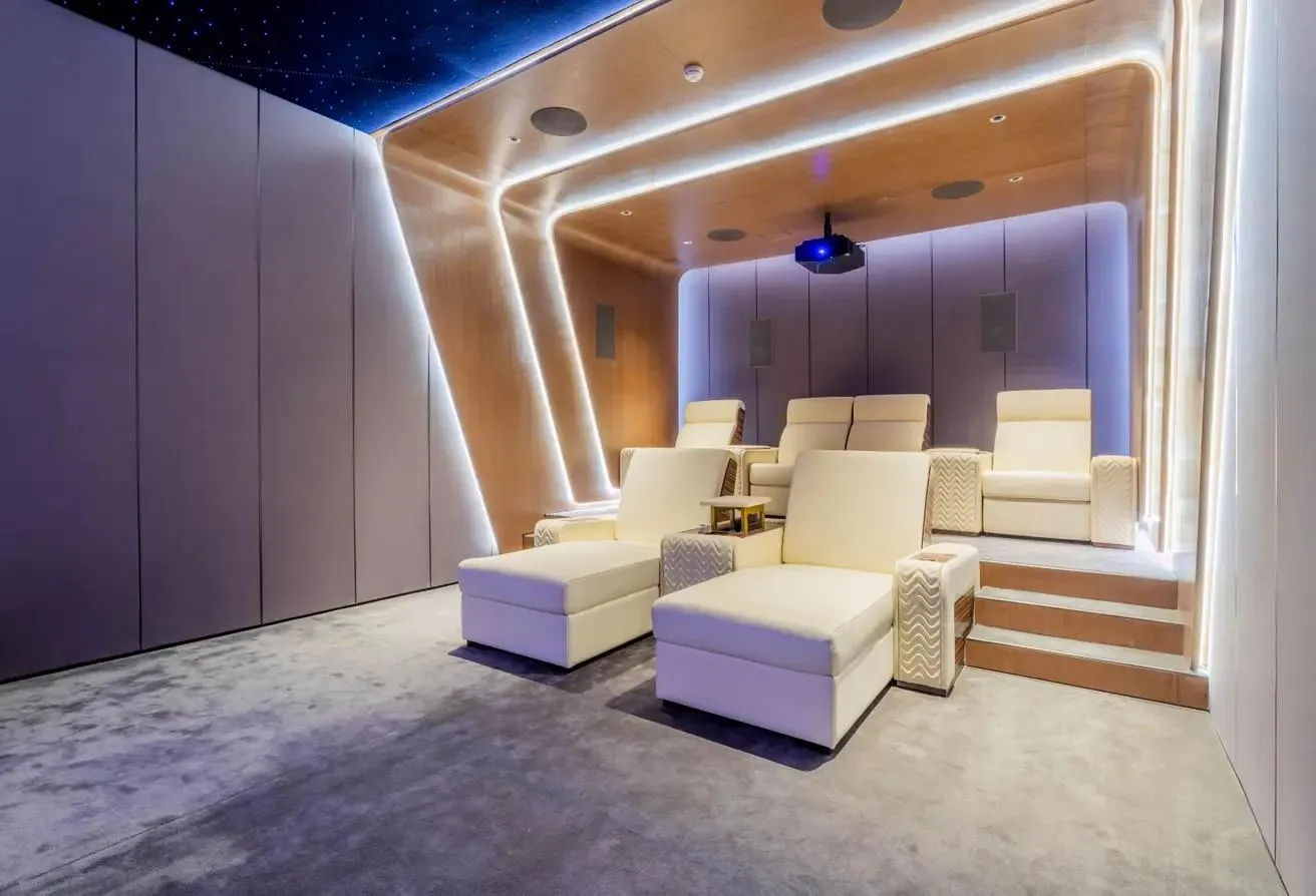 Ultra-Luxury 6-Bedroom Villa