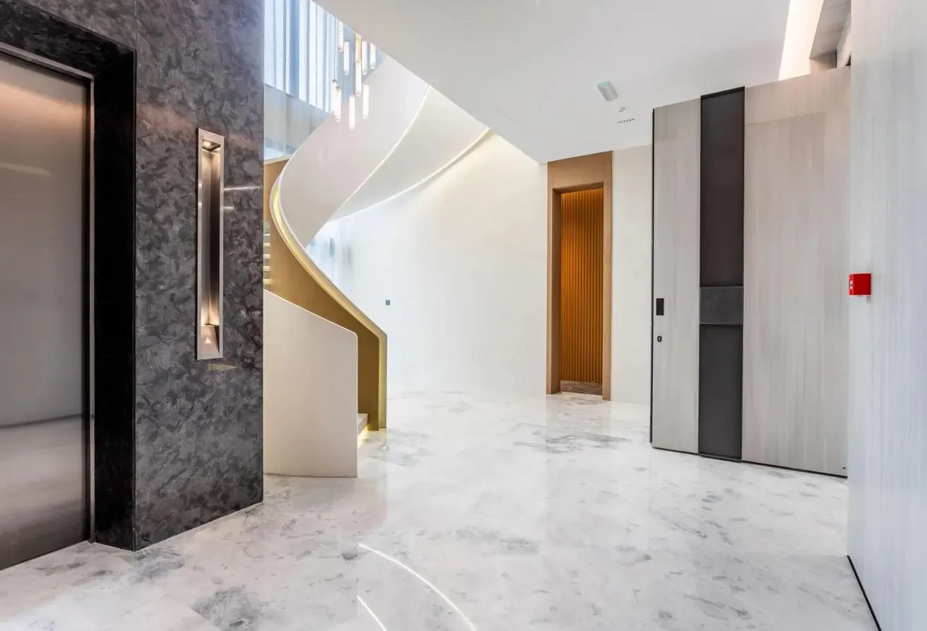 Ultra-Luxury 6-Bedroom Villa