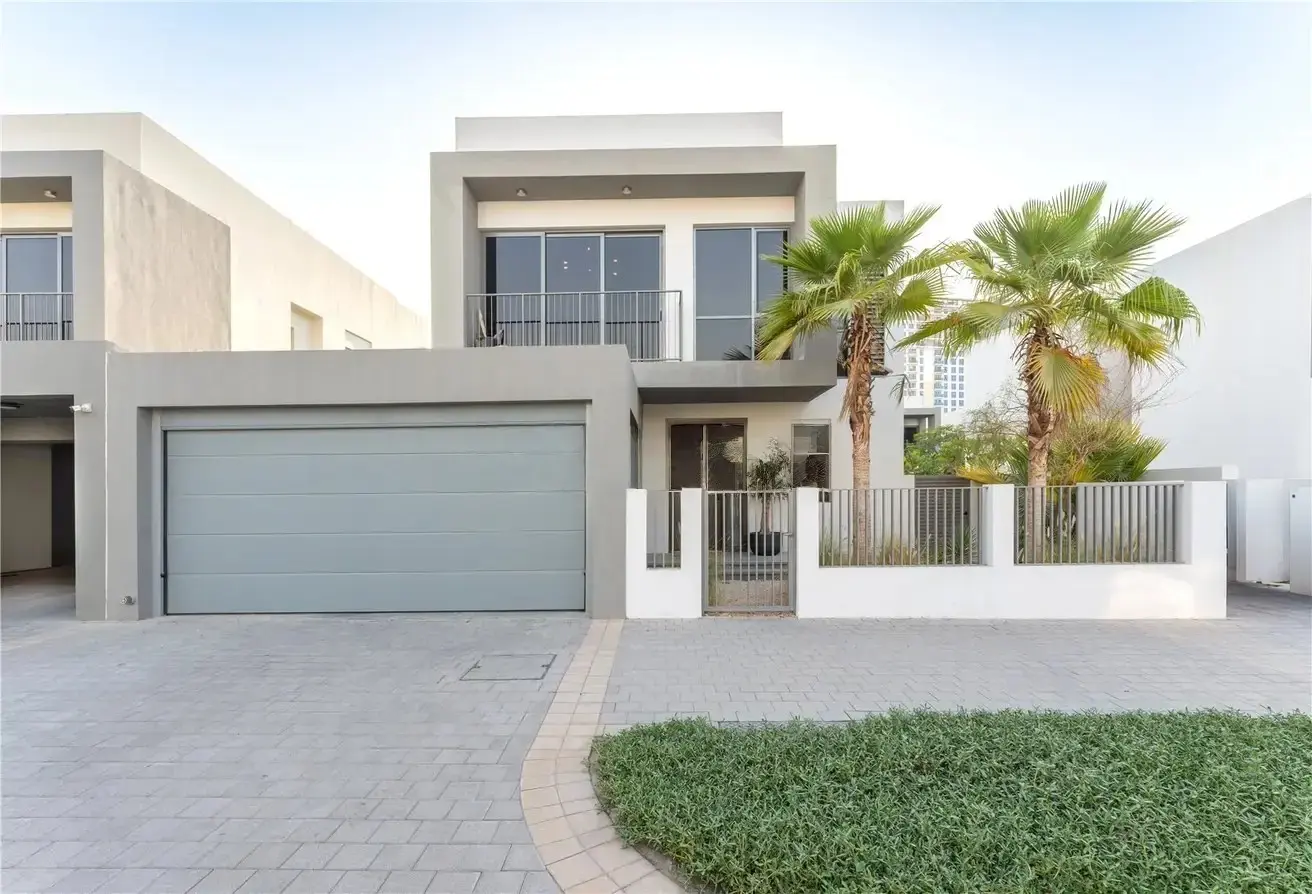 Upgraded 3-Bed Villa in Dubai Hills