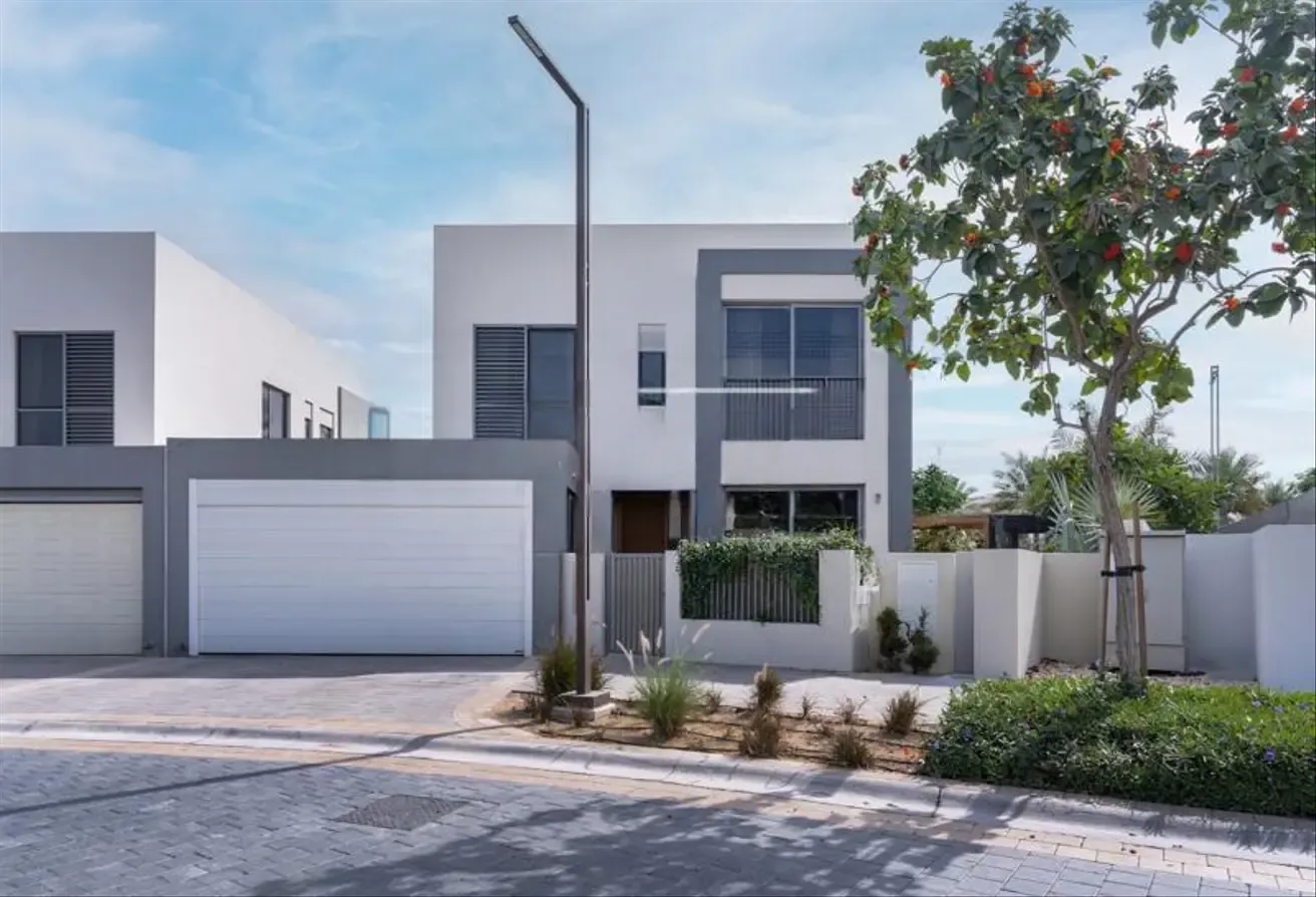 Upgraded 4-Bed Villa in Dubai Hills