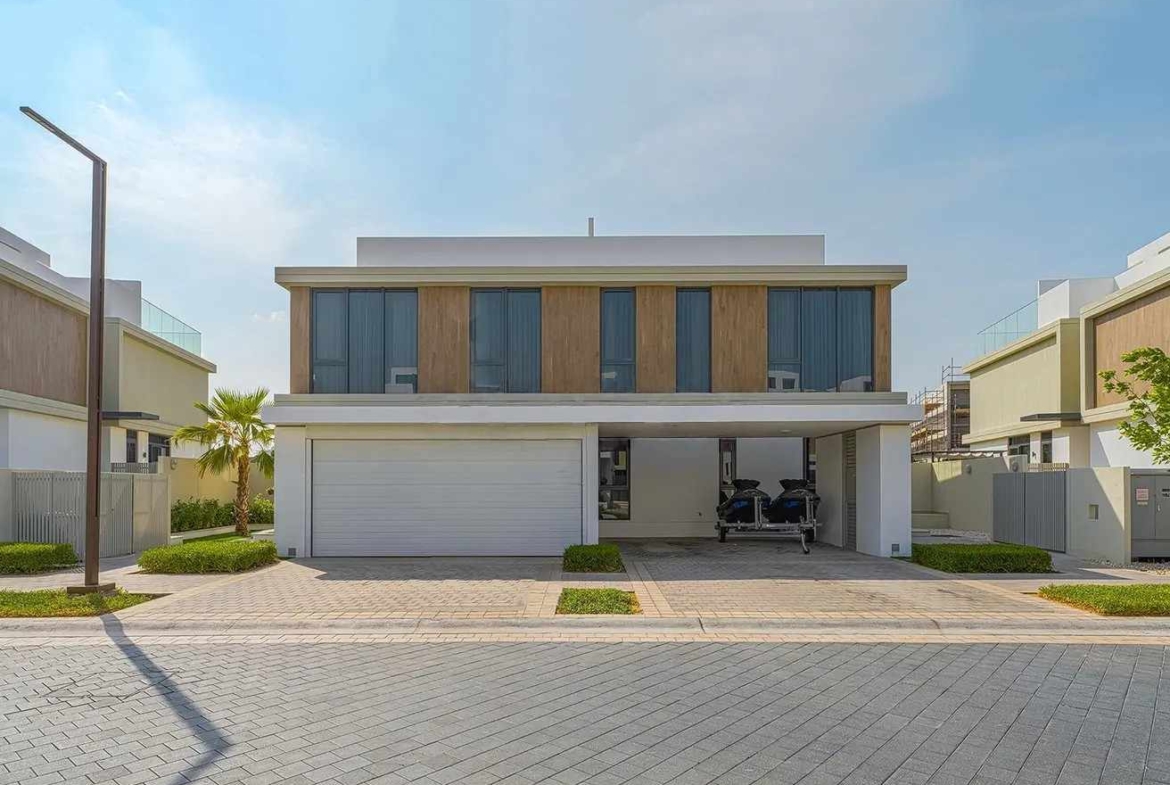 Upgraded Four Bedroom Villa For Sale, Dubai Hills