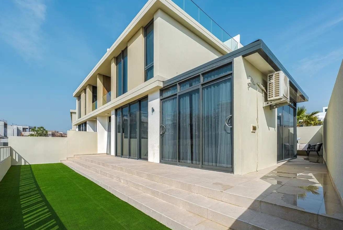 Upgraded Four Bedroom Villa For Sale, Dubai Hills